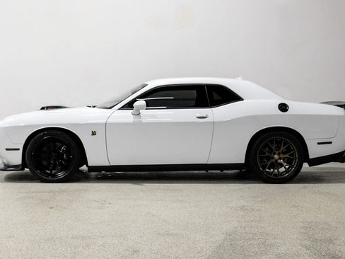 Used 2017 Dodge Challenger R/T Scat Pack RWD image 9