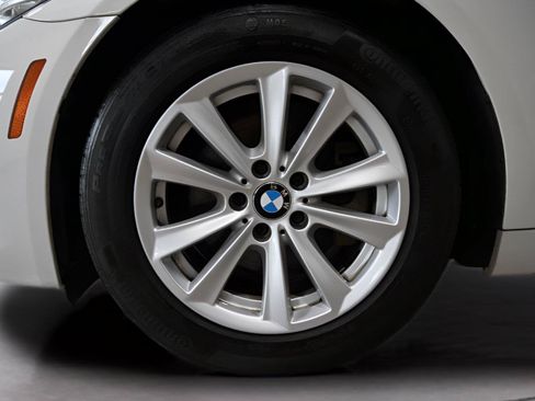 Used 2015 BMW 528i xDrive Sedan AWD/4WD image 31