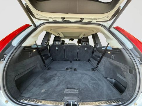 Used 2018 Volvo XC90 T6 Momentum w/ Momentum Plus Package AWD/4WD image 17