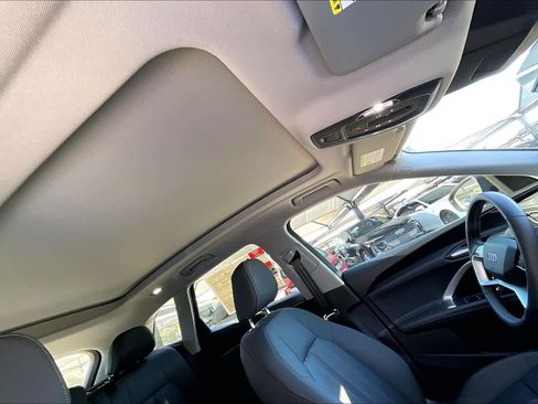 Used 2025 Audi Q5 Premium w/ Convenience Package image 13