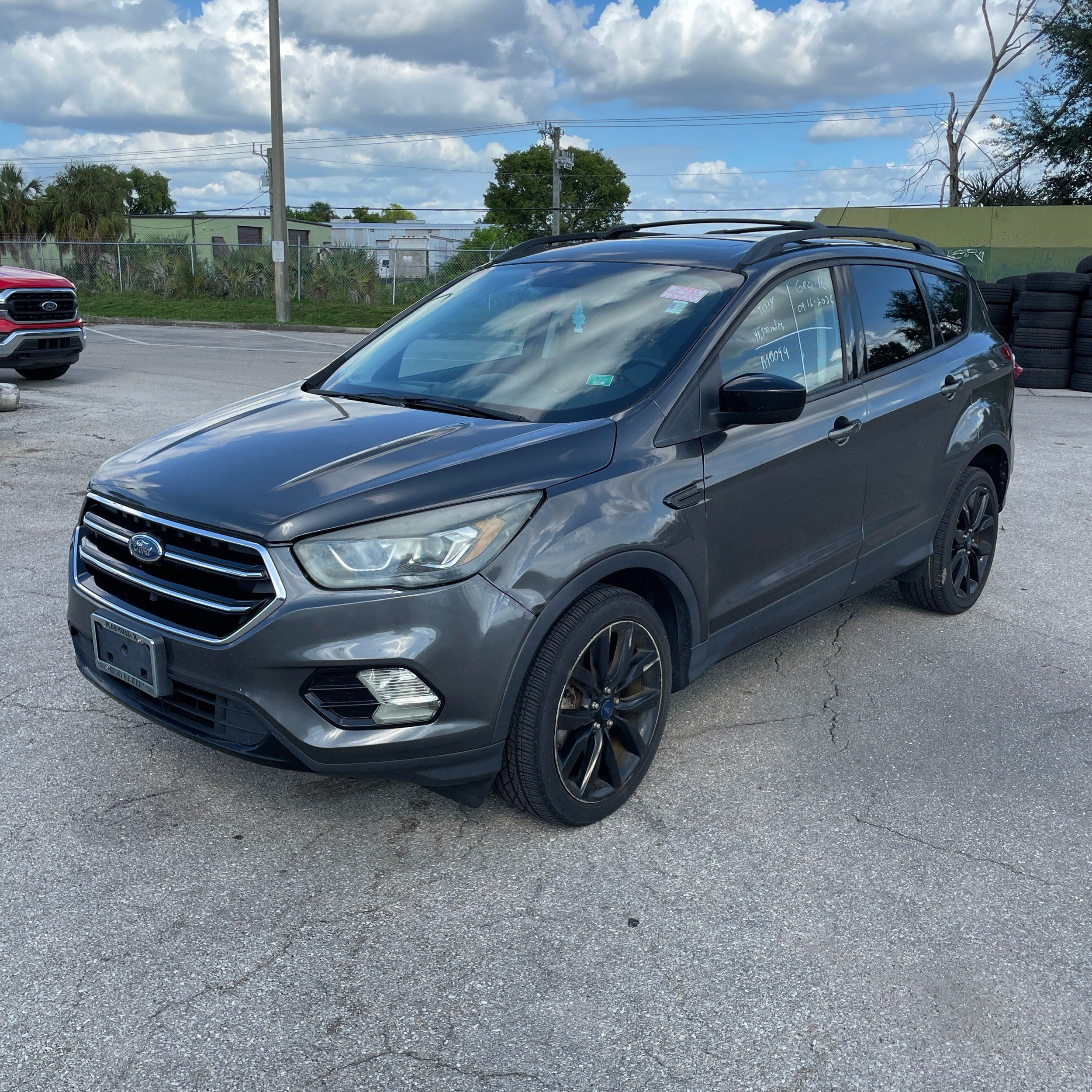 Used 2017 Ford Escape SE w/ SE Sport Appearance Package AWD/4WD image 1