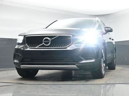 Used 2020 Volvo XC40 T5 Momentum w/ Protection Package Premier image 11