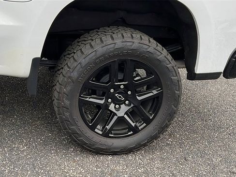 Used 2024 Chevrolet Silverado 1500 LT Trail Boss w/ Convenience Package II image 9