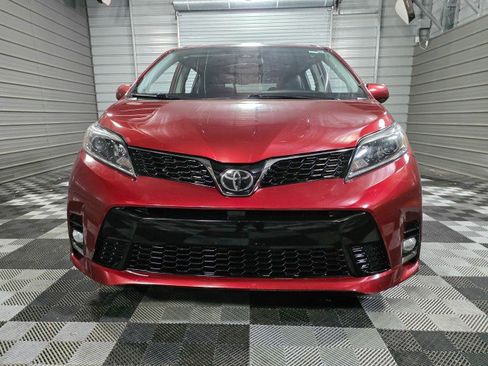 Used 2019 Toyota Sienna SE Premium AWD/4WD image 2
