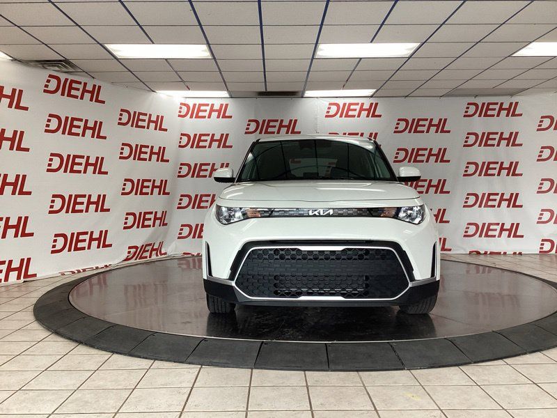 Certified 2024 Kia Soul LX FWD image 2