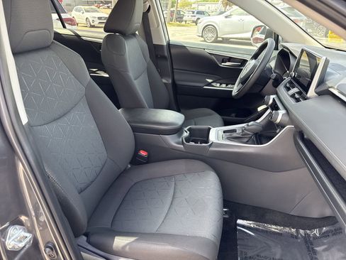 Used 2025 Toyota RAV4 XLE w/ Convenience Package FWD image 25
