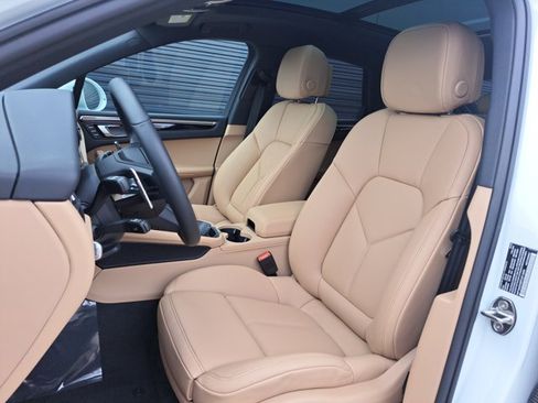Used 2026 Porsche Macan AWD/4WD image 4