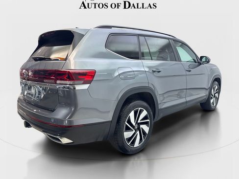 Used 2024 Volkswagen Atlas SE w/ Panoramic Sunroof Package AWD/4WD image 6
