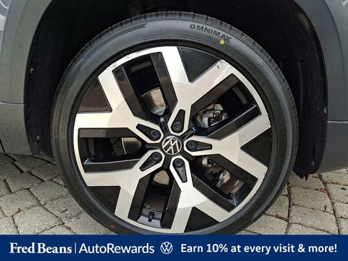 Certified 2022 Volkswagen Taos SEL AWD/4WD image 11