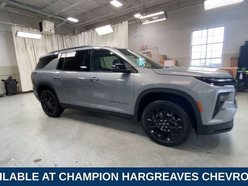 Used 2024 Chevrolet Traverse LT w/ Midnight/Sport Edition AWD/4WD image 2