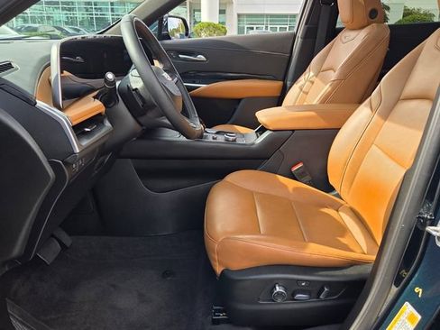 Used 2025 Cadillac XT4 Premium Luxury FWD image 10