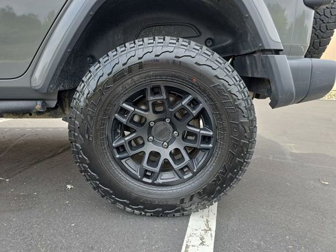 Used 2020 Jeep Wrangler Unlimited Sahara AWD/4WD image 33