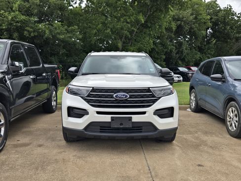 Used 2023 Ford Explorer XLT RWD image 2
