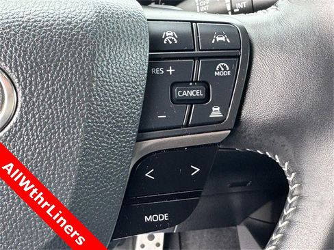 Used 2025 Toyota Camry SE image 19