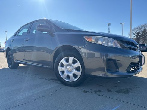 Used 2011 Toyota Corolla LE image 2