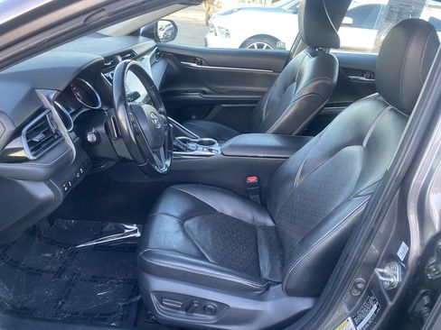 Used 2019 Toyota Camry XSE image 10