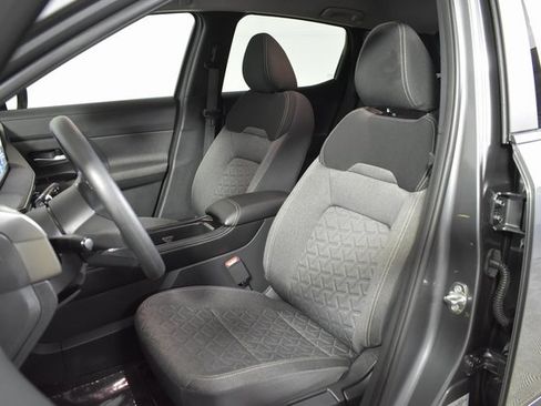 Certified 2025 Nissan Kicks SV image 9