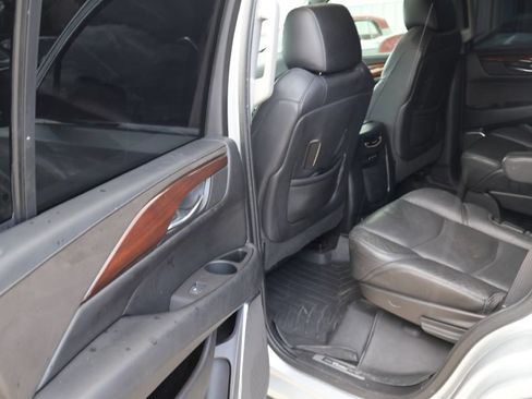 Used 2017 Cadillac Escalade Luxury RWD image 34