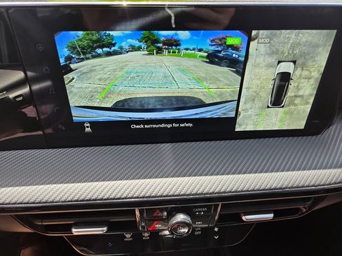 Used 2025 Nissan Kicks SR FWD image 16