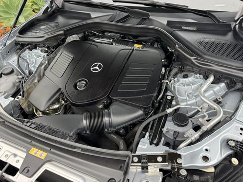 Used 2024 Mercedes-Benz GLC 300 4MATIC image 5