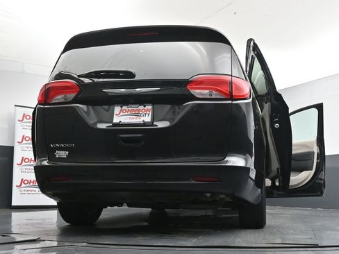Used 2023 Chrysler Voyager LX FWD image 43