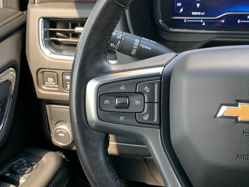 Used 2022 Chevrolet Suburban LT w/ Luxury Package RWD image 16