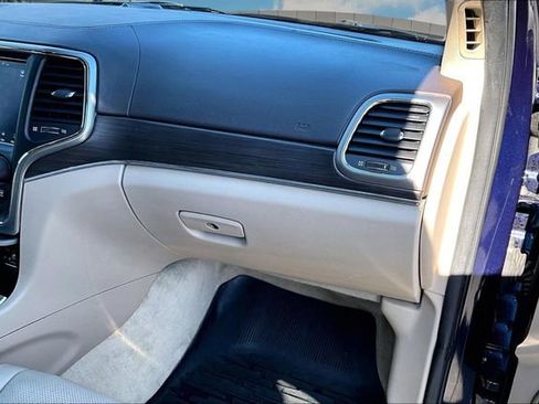 Used 2018 Jeep Grand Cherokee Overland image 16
