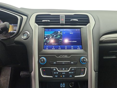 Used 2020 Ford Fusion SE image 18
