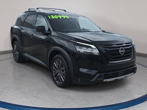 Used 2023 Nissan Pathfinder SL w/ SL Premium Package AWD/4WD image 4