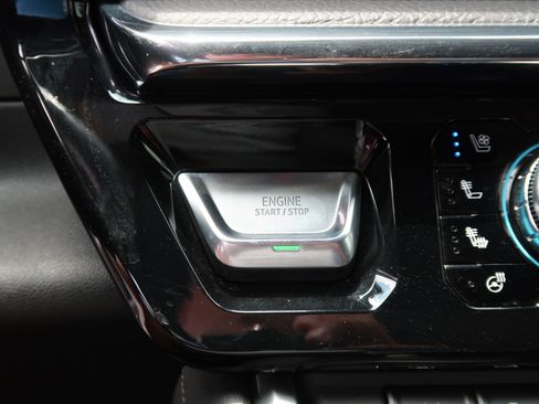 Used 2024 GMC Sierra 1500 Denali AWD/4WD image 32
