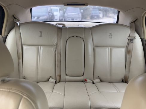 Used 2003 Lincoln Town Car Cartier RWD image 17