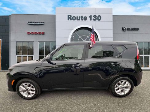 Used 2025 Kia Soul LX FWD image 5