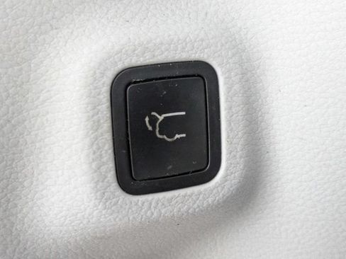 Used 2017 Jeep Compass Latitude w/ Popular Equipment Group FWD image 13