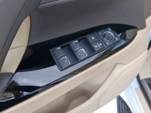 Used 2021 Lexus LX 570 4WD w/ Luxury Package image 20