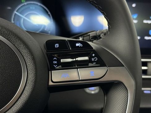 Used 2025 Hyundai Elantra Limited FWD image 24