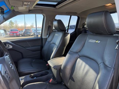 Used 2021 Nissan Frontier PRO-4X w/ Pro-4x Utility Package image 16