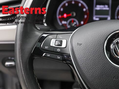 Used 2021 Volkswagen Jetta SE w/ SE Cold Weather Package image 15