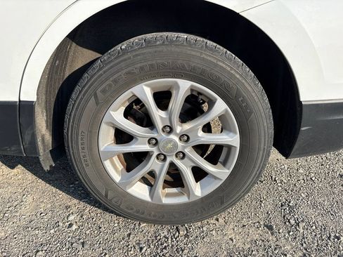 Used 2019 Chevrolet Equinox LS w/ LS Convenience Package AWD/4WD image 5