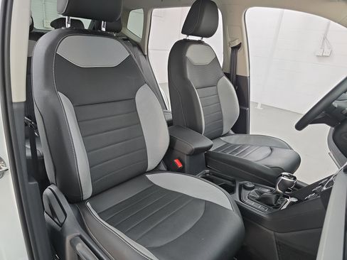 Certified 2024 Volkswagen Taos SEL image 10