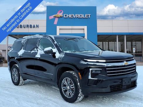 Used 2025 Chevrolet Traverse LT image 3