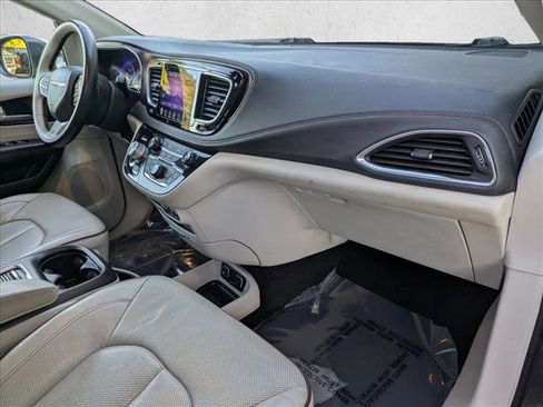 Used 2017 Chrysler Pacifica Limited w/ UConnect Theater Package image 17