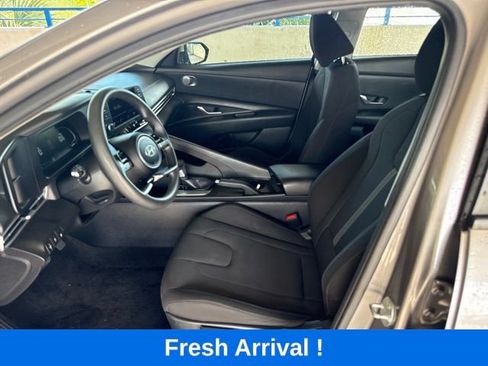 Used 2024 Hyundai Elantra SE FWD image 2