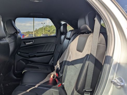 Used 2020 Ford Edge ST image 24
