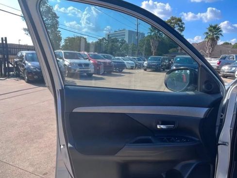 Used 2014 Mitsubishi Outlander ES FWD image 30
