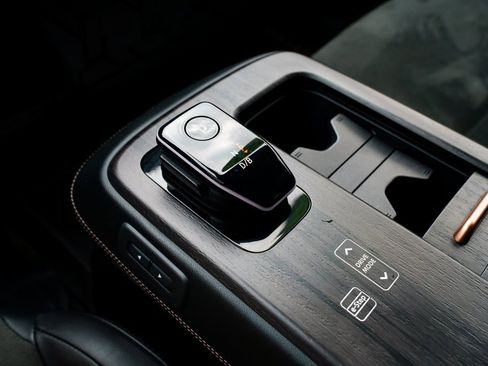 Certified 2023 Nissan Ariya AWD image 17