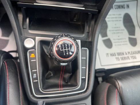 Used 2017 Volkswagen GTI SE FWD image 31