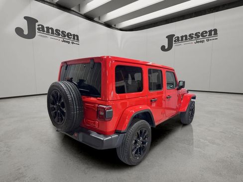 Used 2025 Jeep Wrangler Unlimited Sahara w/ Safety Group AWD/4WD image 4