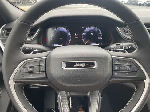 Used 2025 Jeep Grand Cherokee Altitude RWD image 10