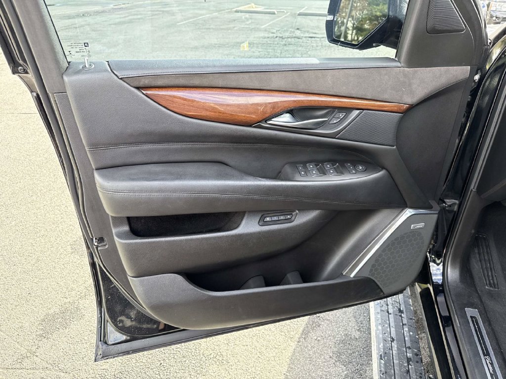 Used 2016 Cadillac Escalade ESV Premium AWD/4WD image 28