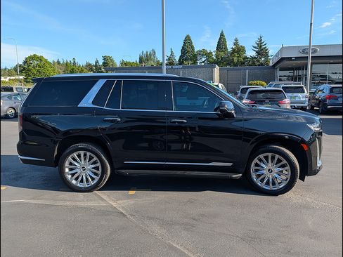 Used 2023 Cadillac Escalade Premium Luxury AWD/4WD image 4